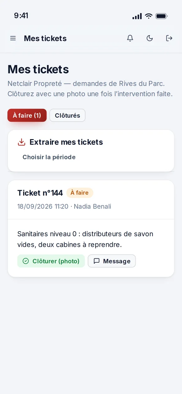 Un message WhatsApp avec un tag devient un ticket suivi (vue téléphone)